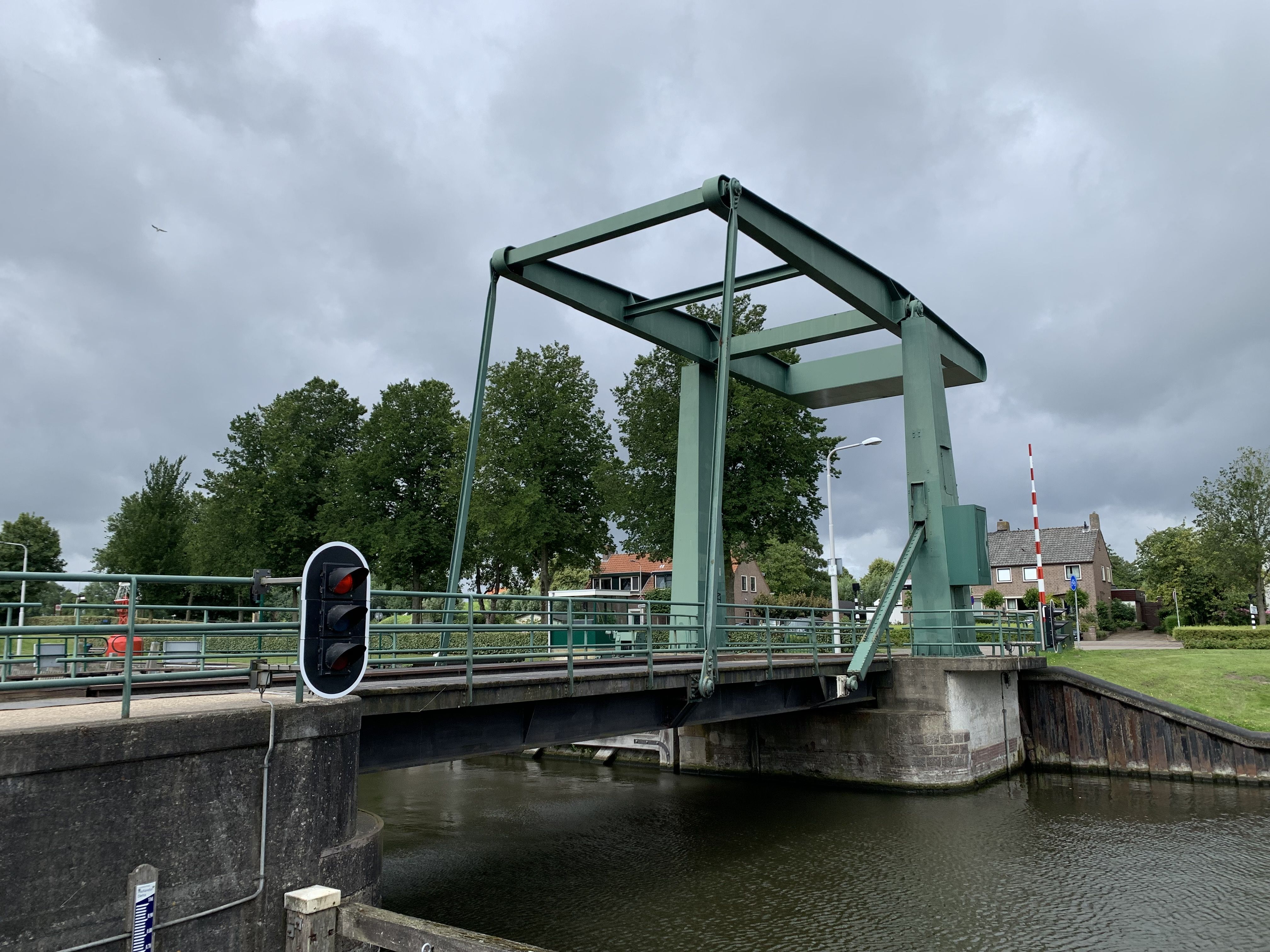 Brug vesting Hellevoetsluis reinigen bruggen en stijgers door Vibor Hellevoetsluis